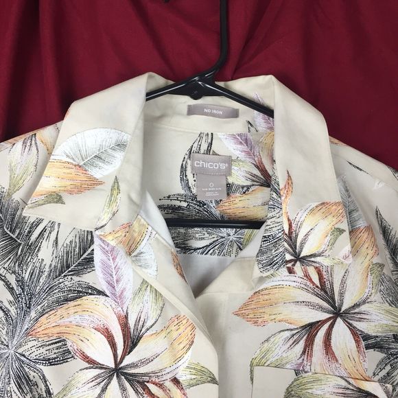 CHICO'S Women Mid Sleeve Beige Floral Button Up Collar Button Pocket Shirt 4/6 - Picture 3 of 12